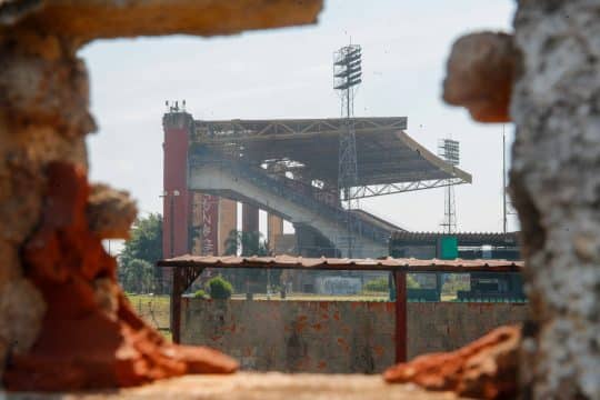 &lsquo;Maracan&atilde; de Curitiba&rsquo;, palco do &uacute;ltimo jogo da Sele&ccedil;&atilde;o na cidade est&aacute; em ru&iacute;nas