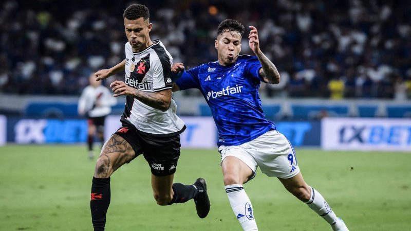 A bola parada dá, mas também tira: Cruzeiro e Vasco ficam em empate no Mineirão