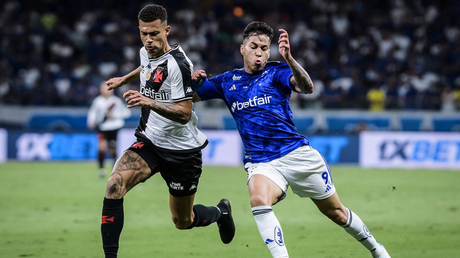 A bola parada d&aacute;, mas tamb&eacute;m tira: Cruzeiro e Vasco ficam em empate no Mineir&atilde;o