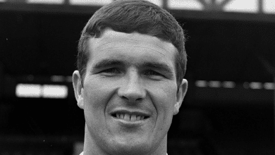 Tr&ecirc;s d&eacute;cadas de Liverpool e superado apenas por Gerrard: Morre &lsquo;colosso&rsquo; Ron Yeats