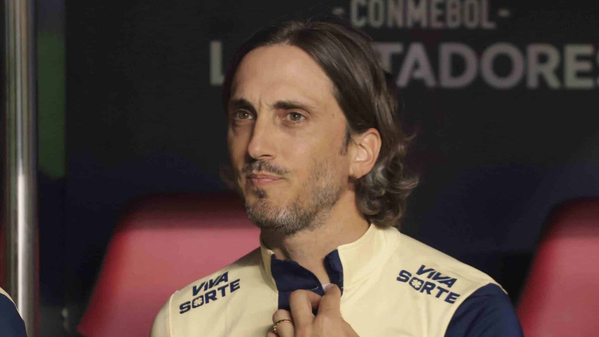 Zubeld&iacute;a rebate &lsquo;fritura&rsquo; e diz gostar de &lsquo;dist&acirc;ncia&rsquo; com diretoria do S&atilde;o Paulo