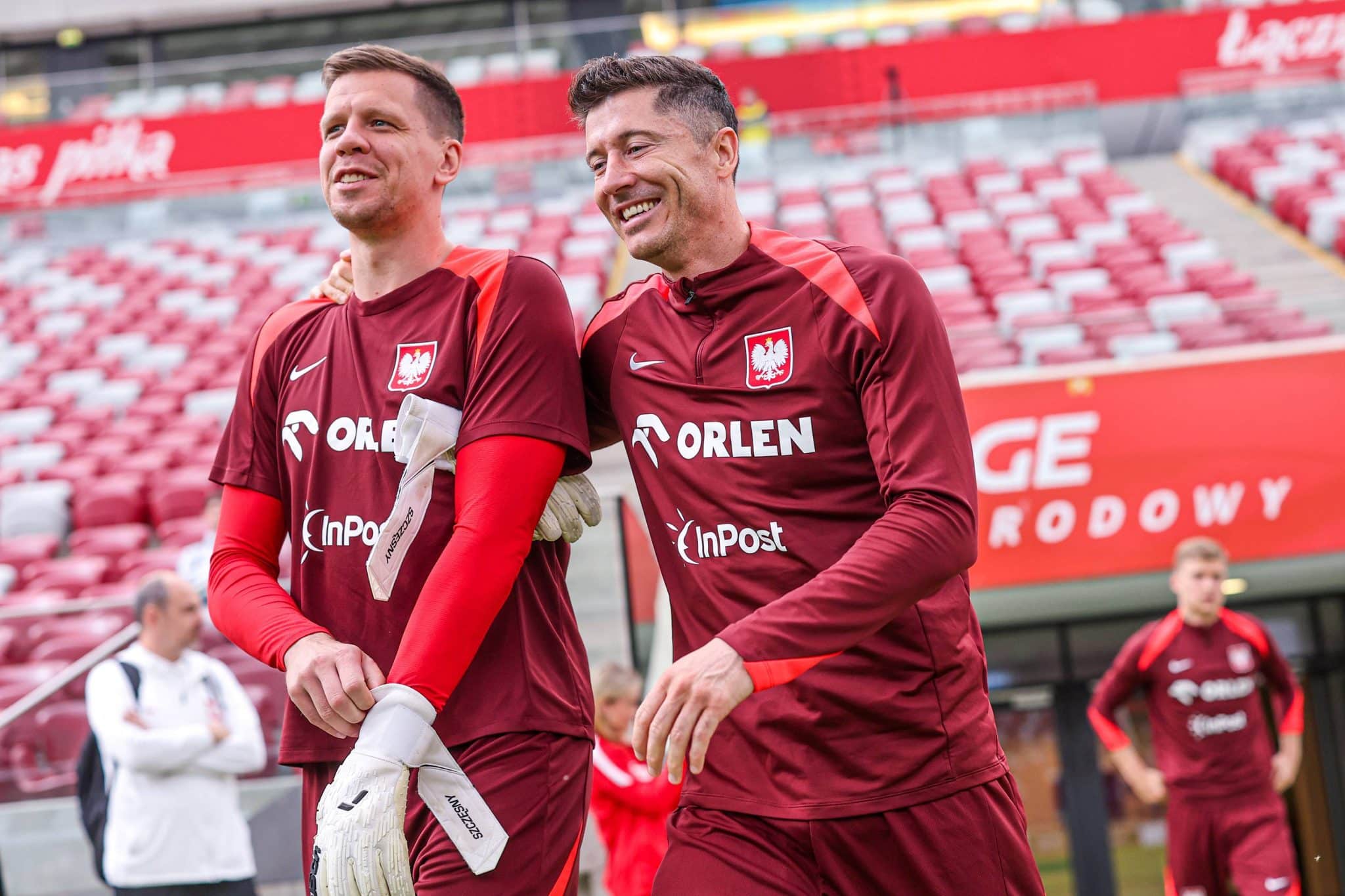 Szczesny avisa a Lewandowski que s&oacute; assinar&aacute; pelo Barcelona se for titular