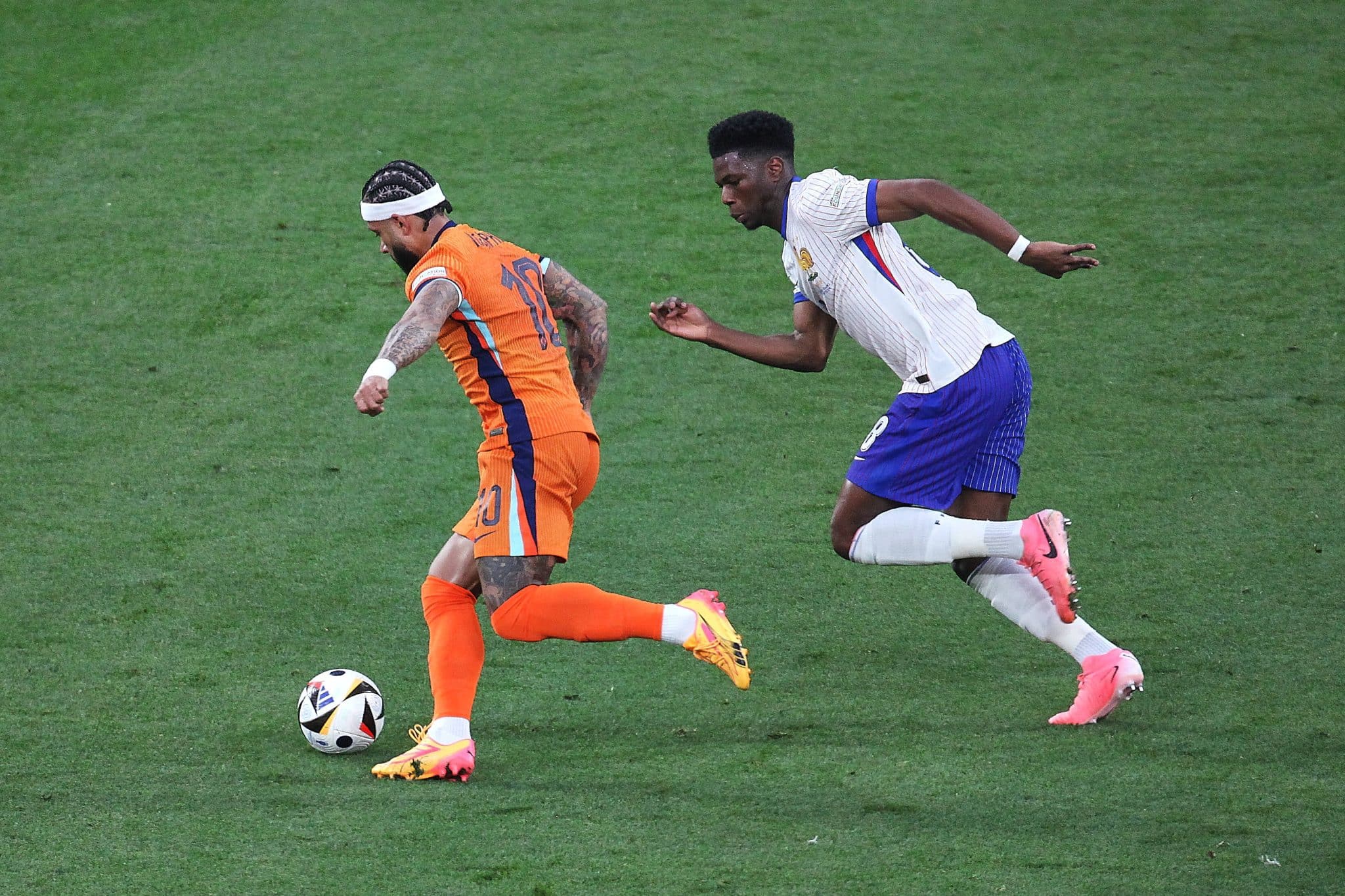 Tchouam&eacute;ni segue como d&uacute;vida no Real Madrid ap&oacute;s primeira Data Fifa da temporada