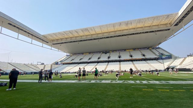 NFL invade o Corinthians: Eagles sambam na Arena e Packers treinam &ndash; de verde &ndash; no CT