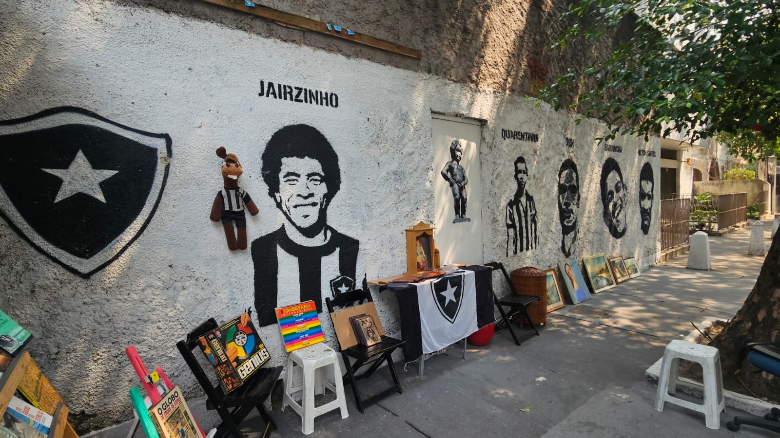 Muro presta homenagem aos principais &iacute;dolos do Botafogo 
