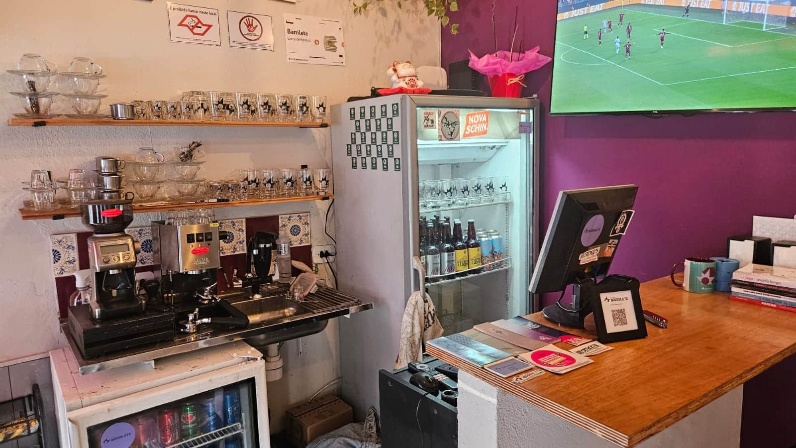 Os clientes também poder assistir jogos ao vivo e aproveitarem o bar da Barrilete