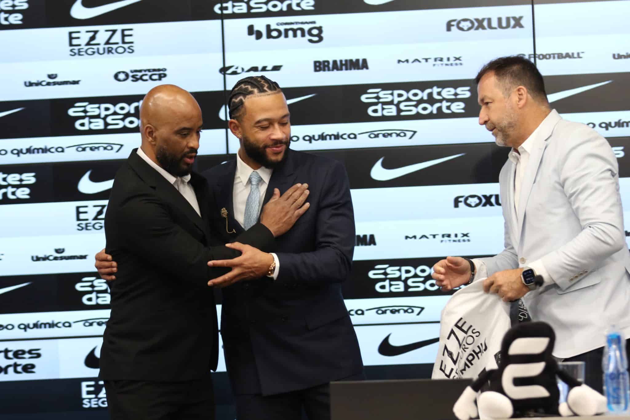 Memphis Depay, Fabinho Soldado e Augusto Melo