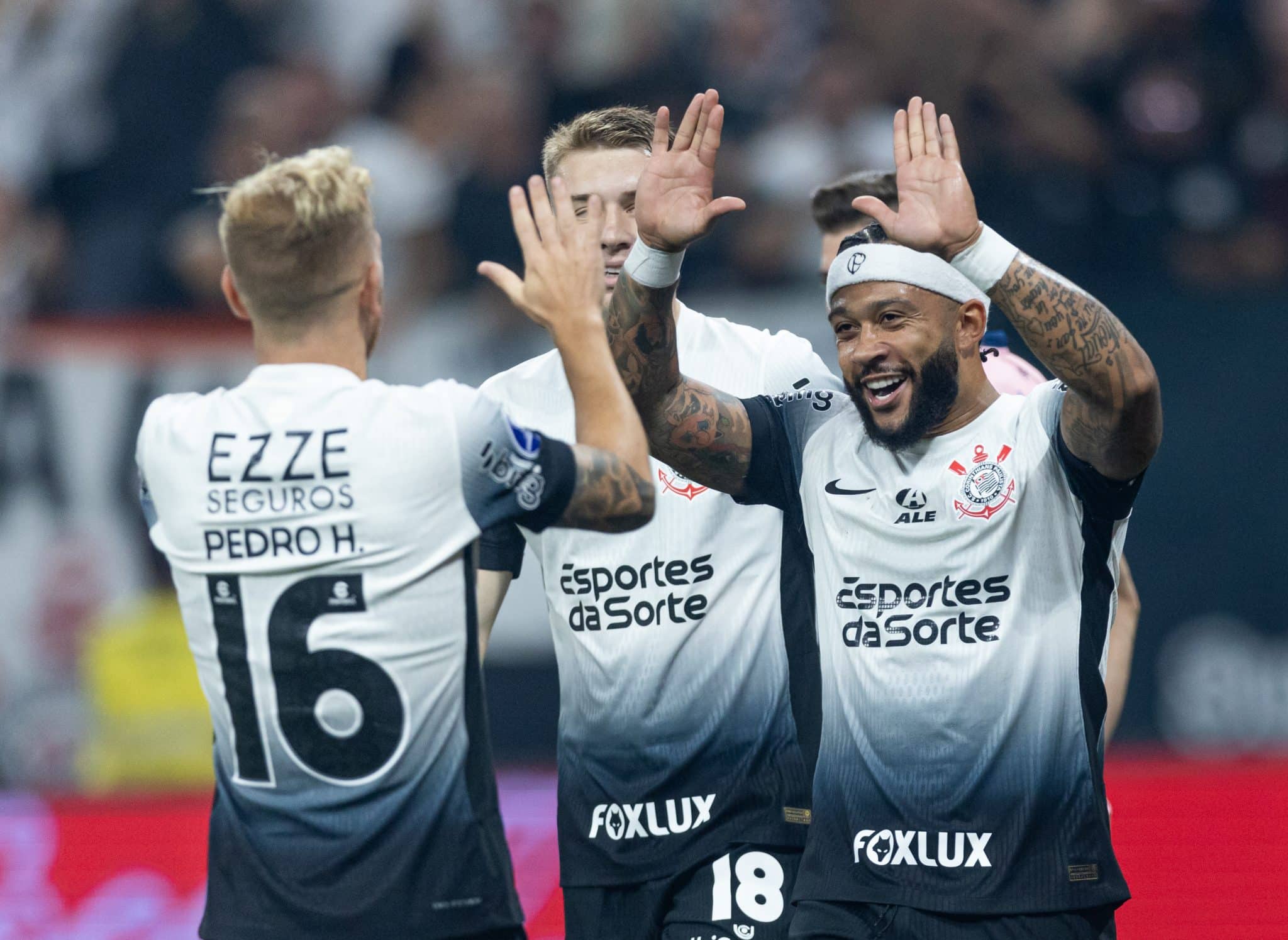 Depay e Pedro Henrique Corinthians
