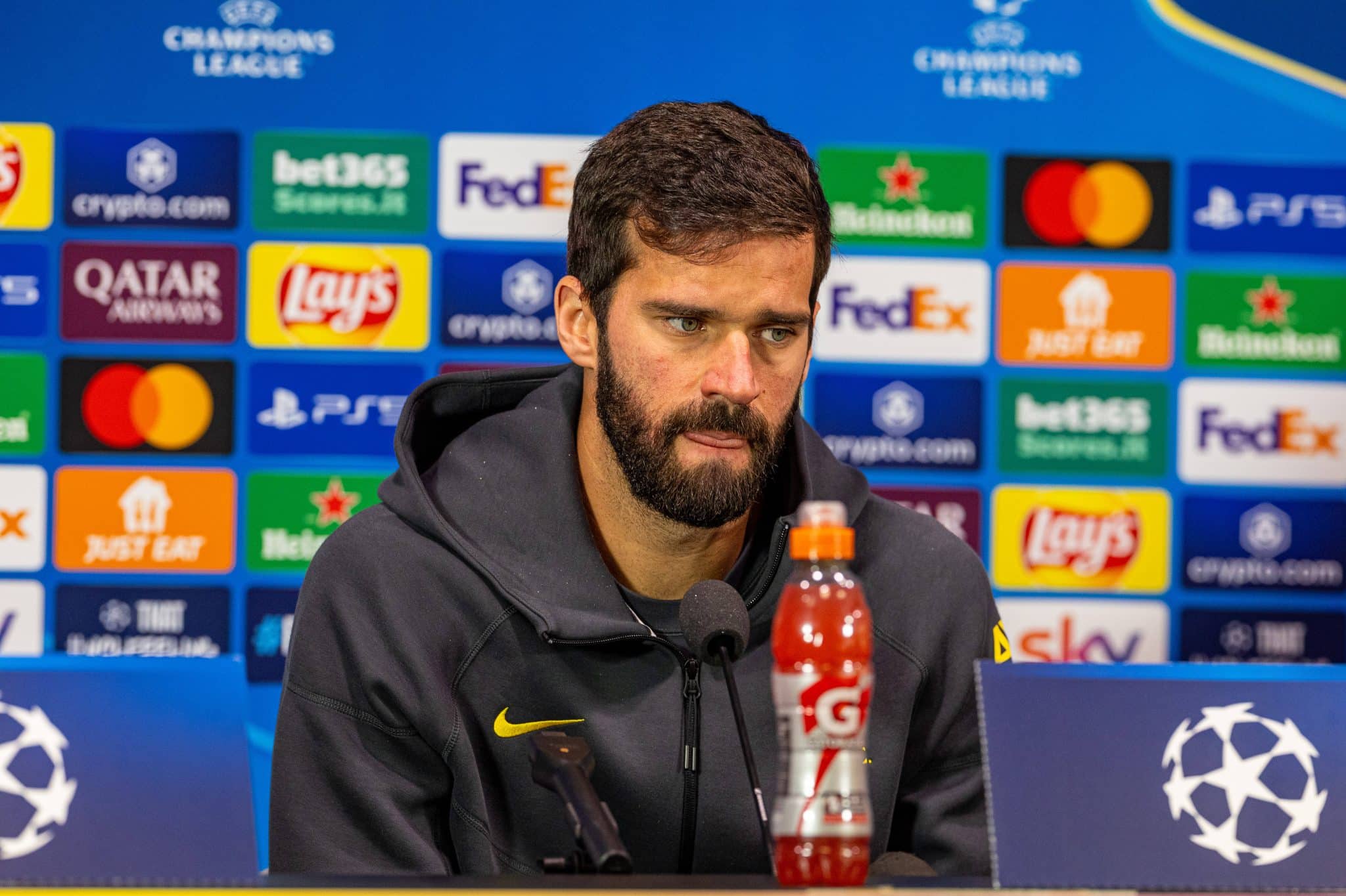Alisson critica novo formato da Champions League: &lsquo;Ningu&eacute;m pergunta aos jogadores&rsquo;
