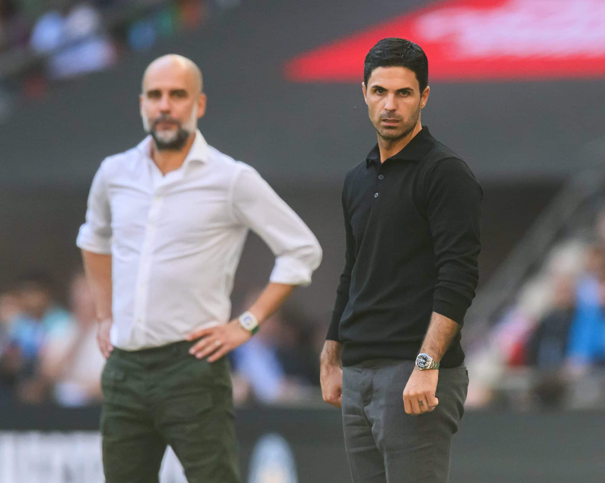 Guardiola e Arteta durante partida entre Manchester City e Arsenal