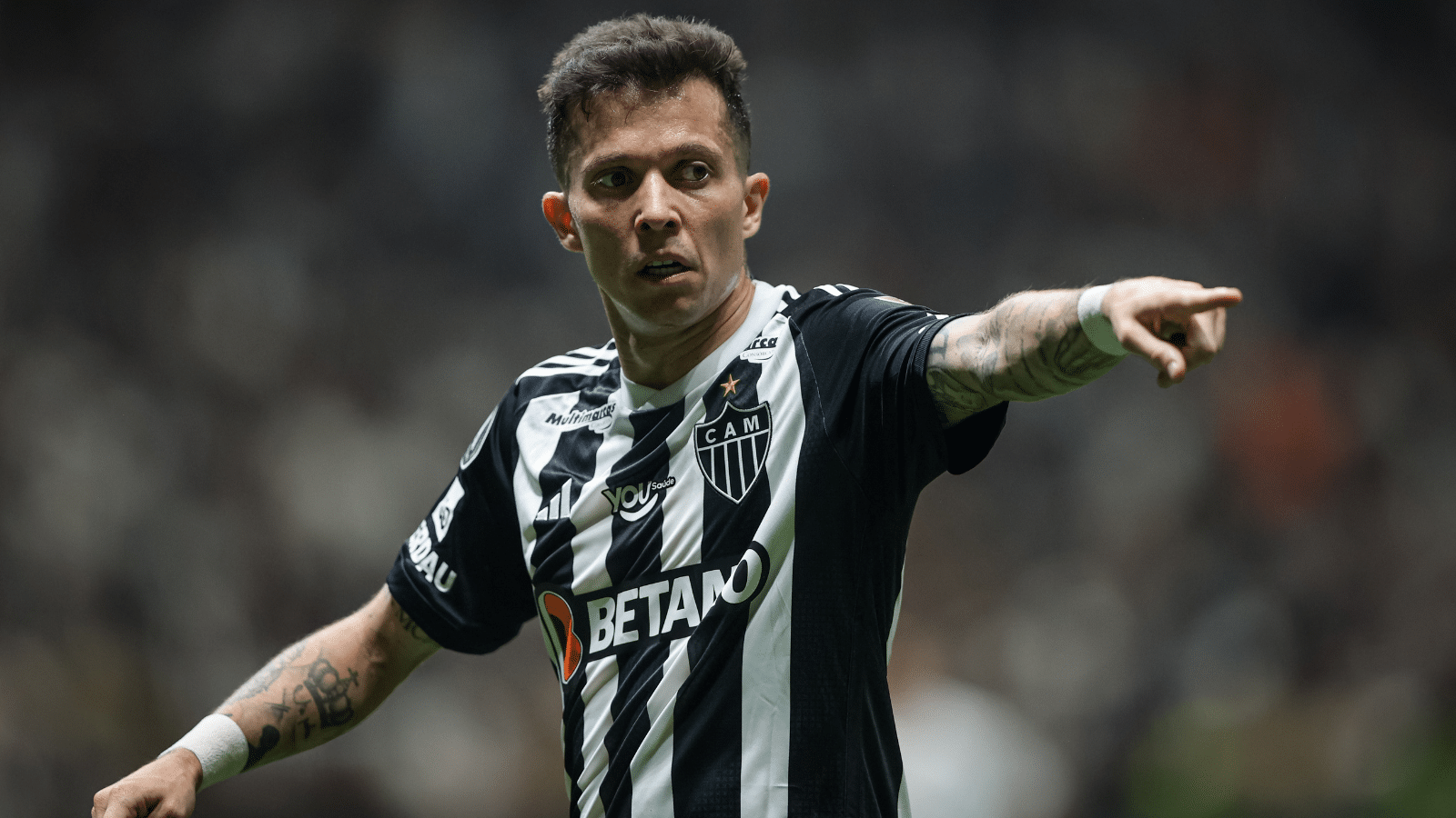 Bernard antes de les&atilde;o contra o Fluminense