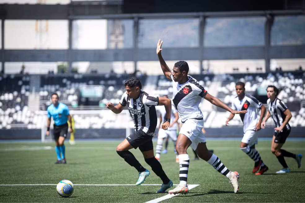 Com gol no fim, Botafogo derrota o Vasco por 1 a 0 na abertura do Brasileiro de Aspirantes 