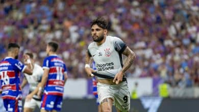 Vit&oacute;ria do Corinthians transforma festa do Fortaleza em vel&oacute;rio