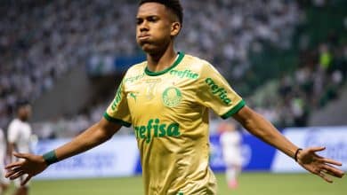 T&eacute;cnico do Chelsea exalta Est&ecirc;v&atilde;o e j&aacute; planeja a chegada do brasileiro