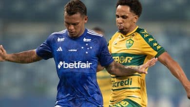 Cruzeiro joga mal, trope&ccedil;a em Cuiab&aacute; e deixa escapar &lsquo;rodada perfeita&rsquo;