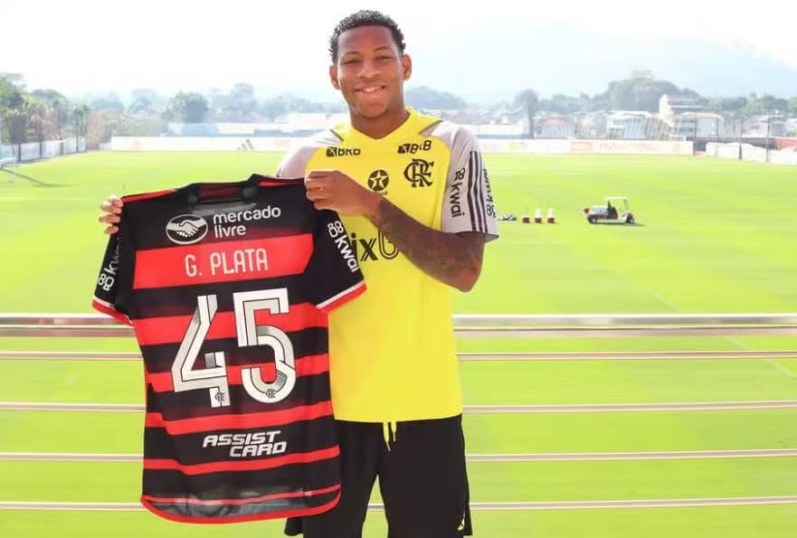 Rec&eacute;m-chegado, Gonzalo Plata j&aacute; sabe quem s&atilde;o as vozes ativas no vesti&aacute;rio do Flamengo