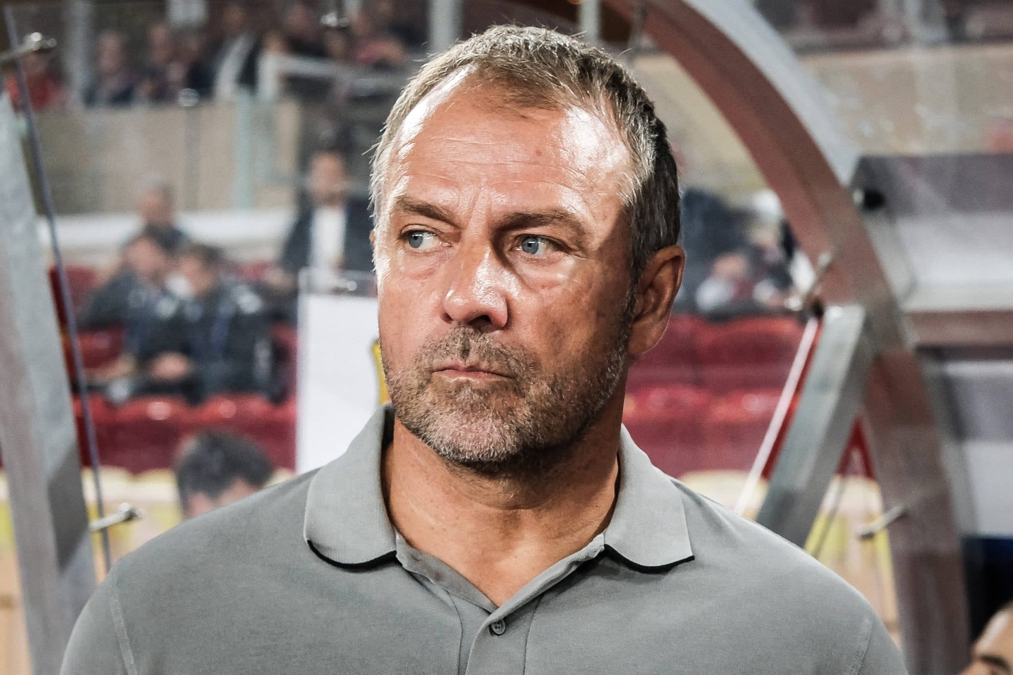 O t&eacute;cnico alem&atilde;o Hansi Flick durante jogo do Barcelona
