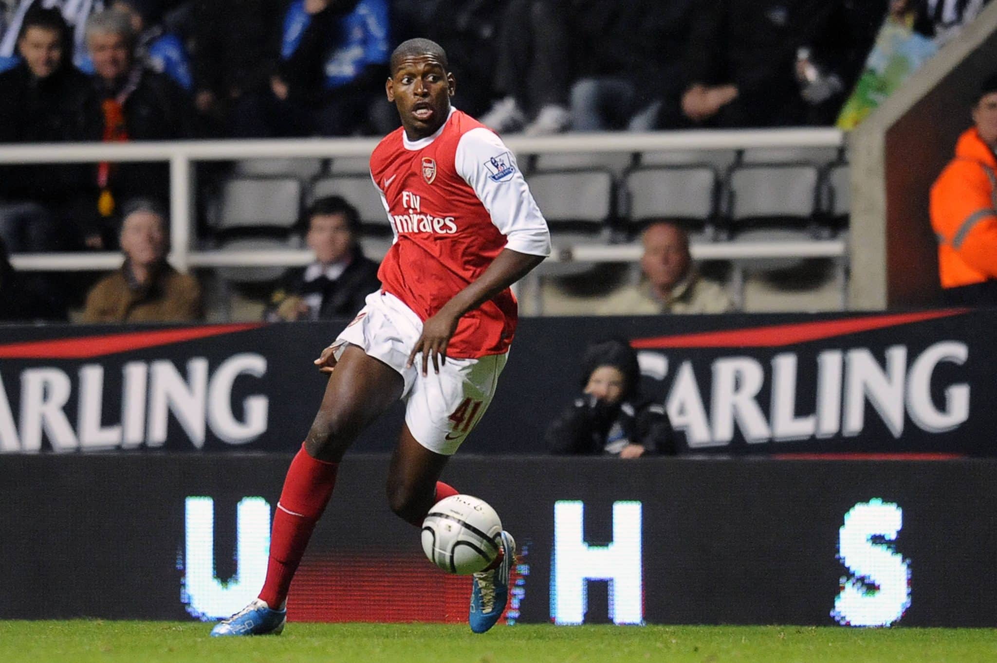 Jay Emmanuel-Thomas em a&ccedil;&atilde;o pelo Arsenal