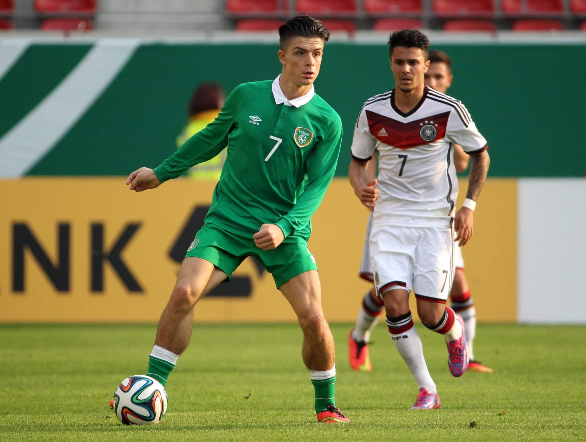 Foto: (Imago) - Jack Grealish pela sele&ccedil;&atilde;o irlandesa sub-21, em 2014