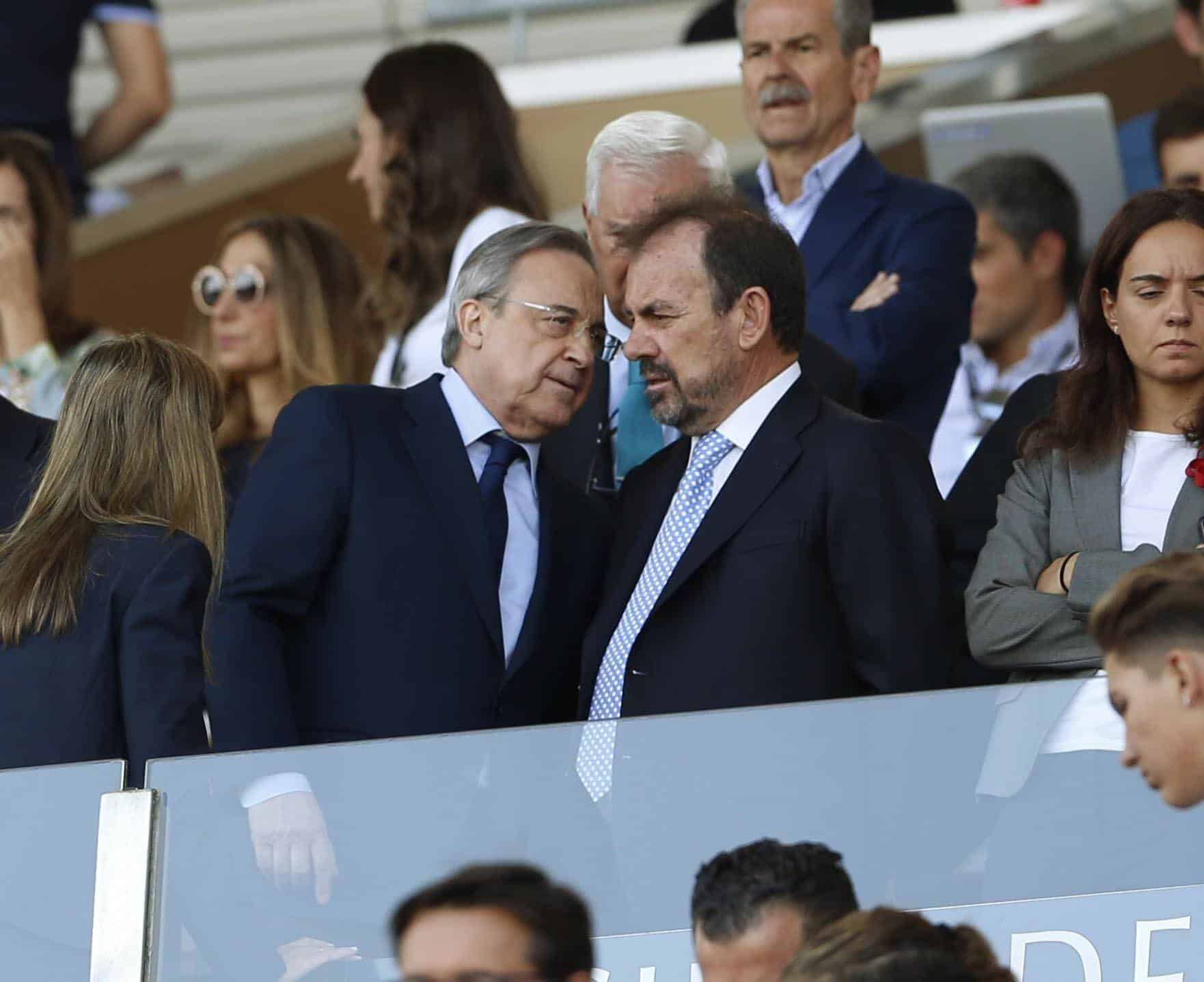 &Aacute;ngel Torres (dir.), presidente do Getafe, e Florentino P&eacute;rez (esq.), presidente do Real Madrid, em 2017. Foto: Imago