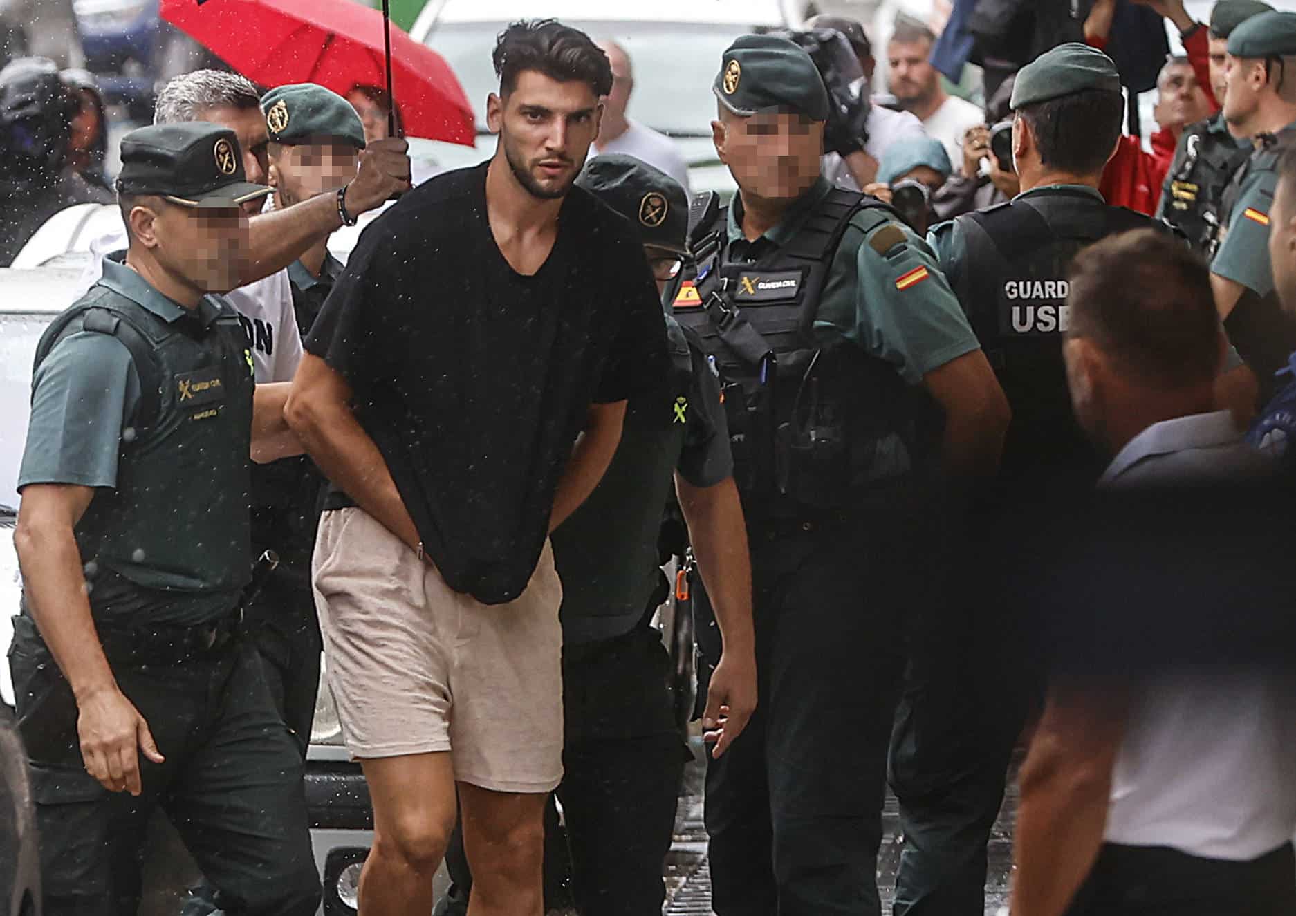 Depoimento revela agress&atilde;o sexual e f&iacute;sica de Rafa Mir; Val&ecirc;ncia descarta demiss&atilde;o