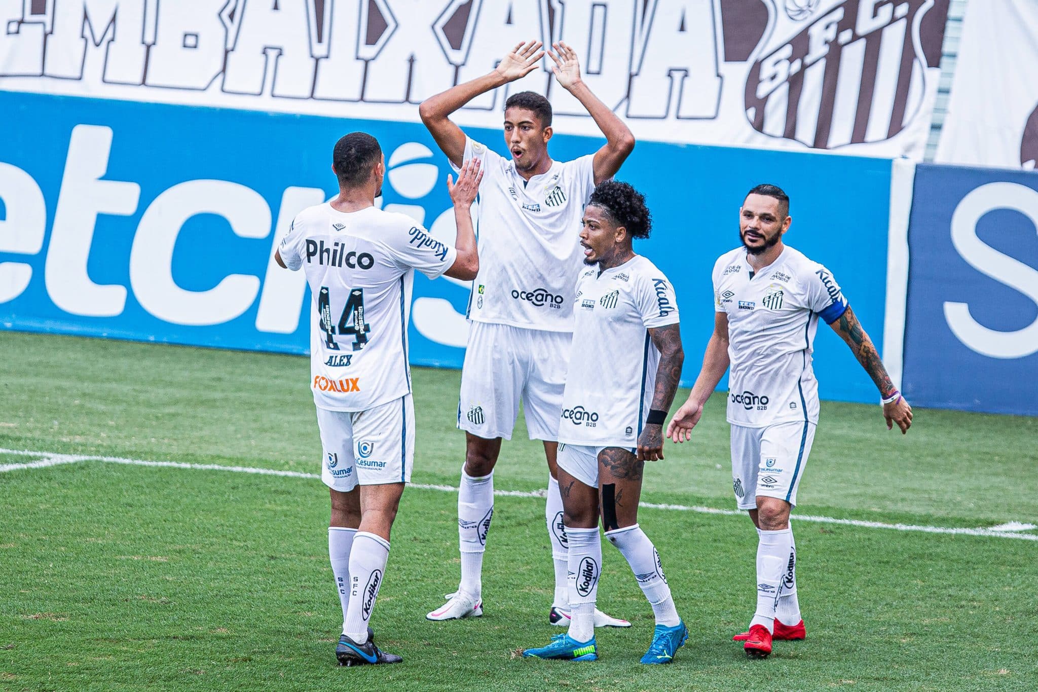 Santos exige multa para Botafogo-SP usar centroavante emprestado pelo Peixe