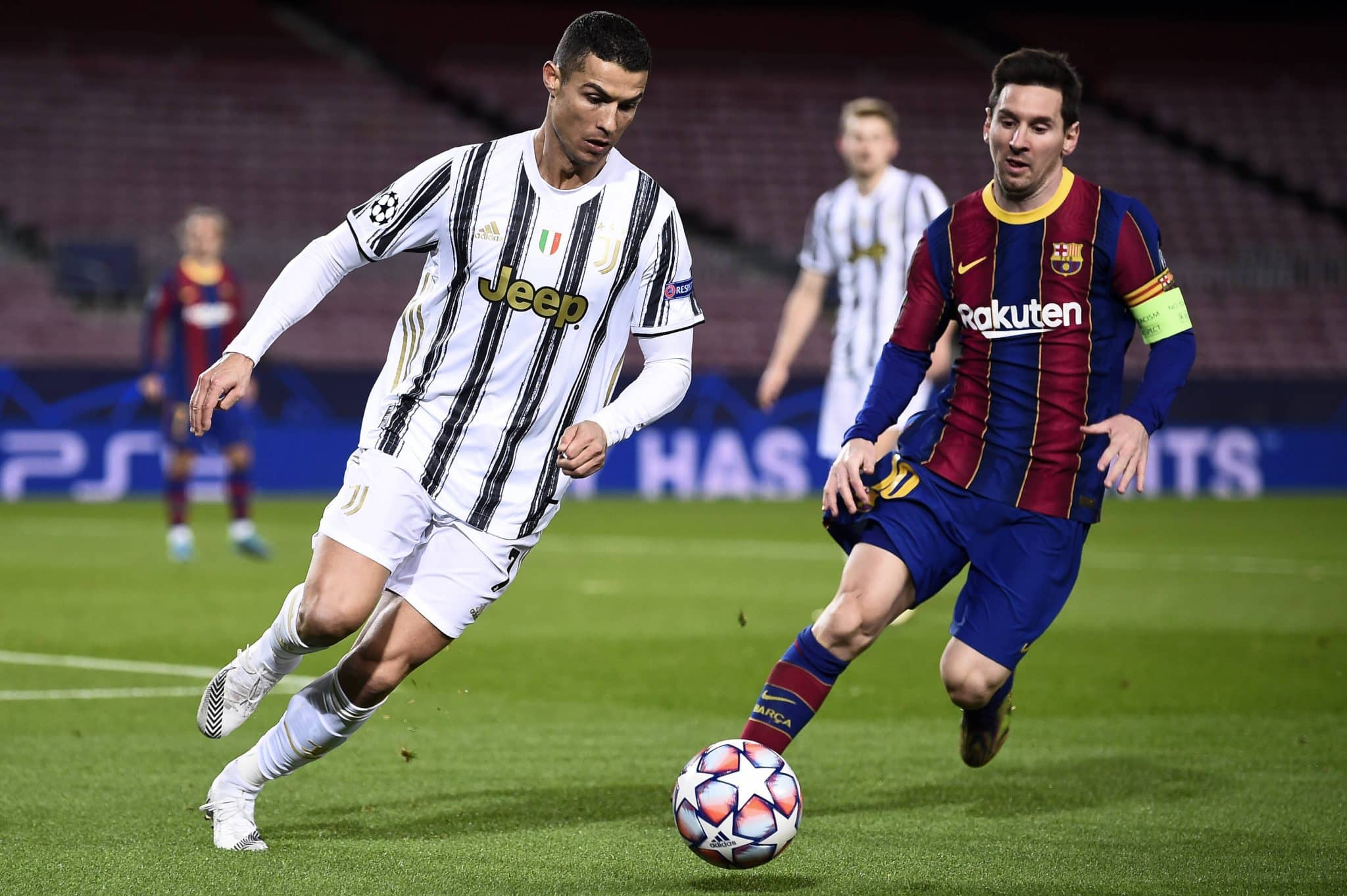Cristiano Ronaldo e Lionel Messi em a&ccedil;&atilde;o no jogo entre Barcelona x Juventus, pela Champions League