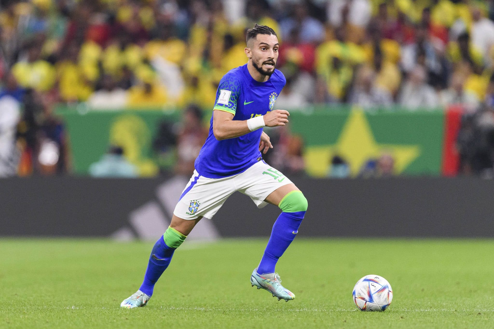 Alex Telles em a&ccedil;&atilde;o pela Sele&ccedil;&atilde;o Brasileira na Copa do Mundo de 2022