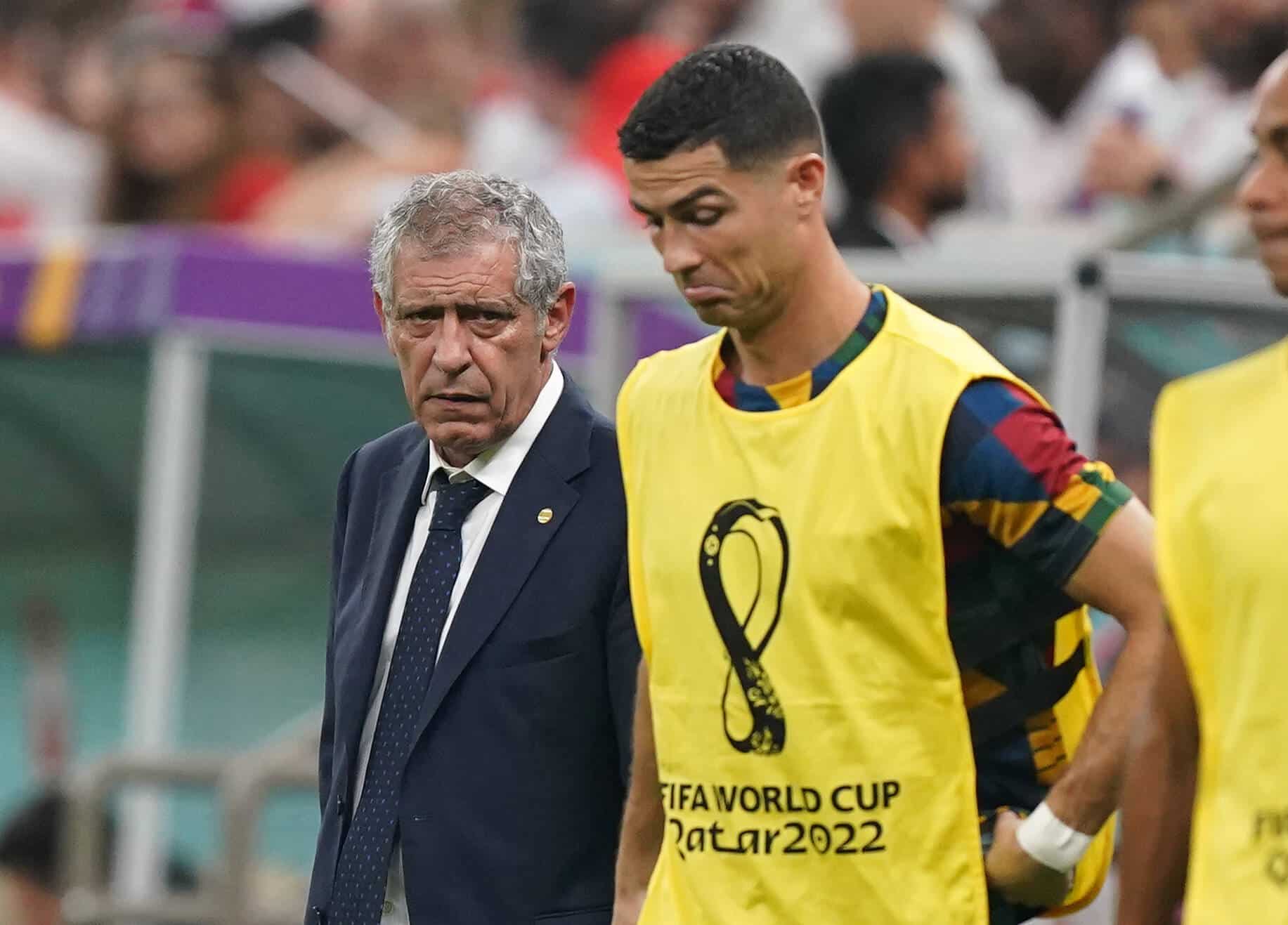 Foto: (Imago) - Fernando Santos e Cristiano Ronaldo durante a Copa do Mundo de 2022, no Catar