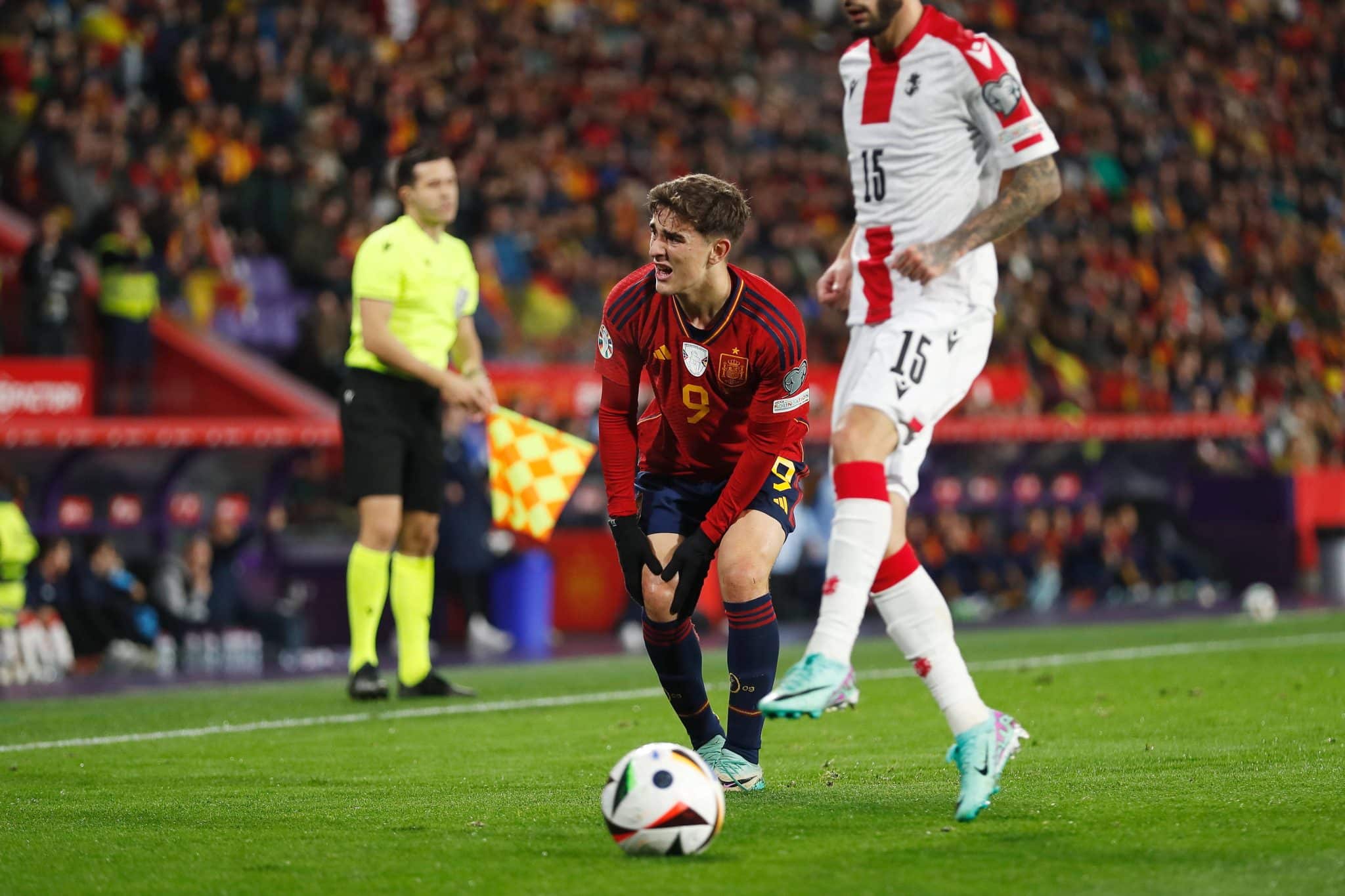 Gavi se lesionou durante jogo pela Espanha. Foto: Imago