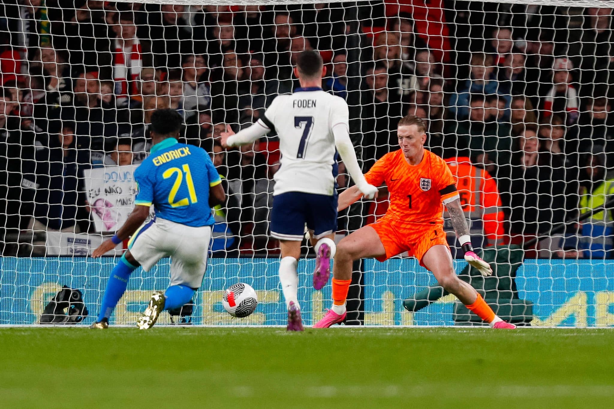 Endrick marcou o &uacute;nico gol do Brasil contra a Inglaterra. Foto: Imago