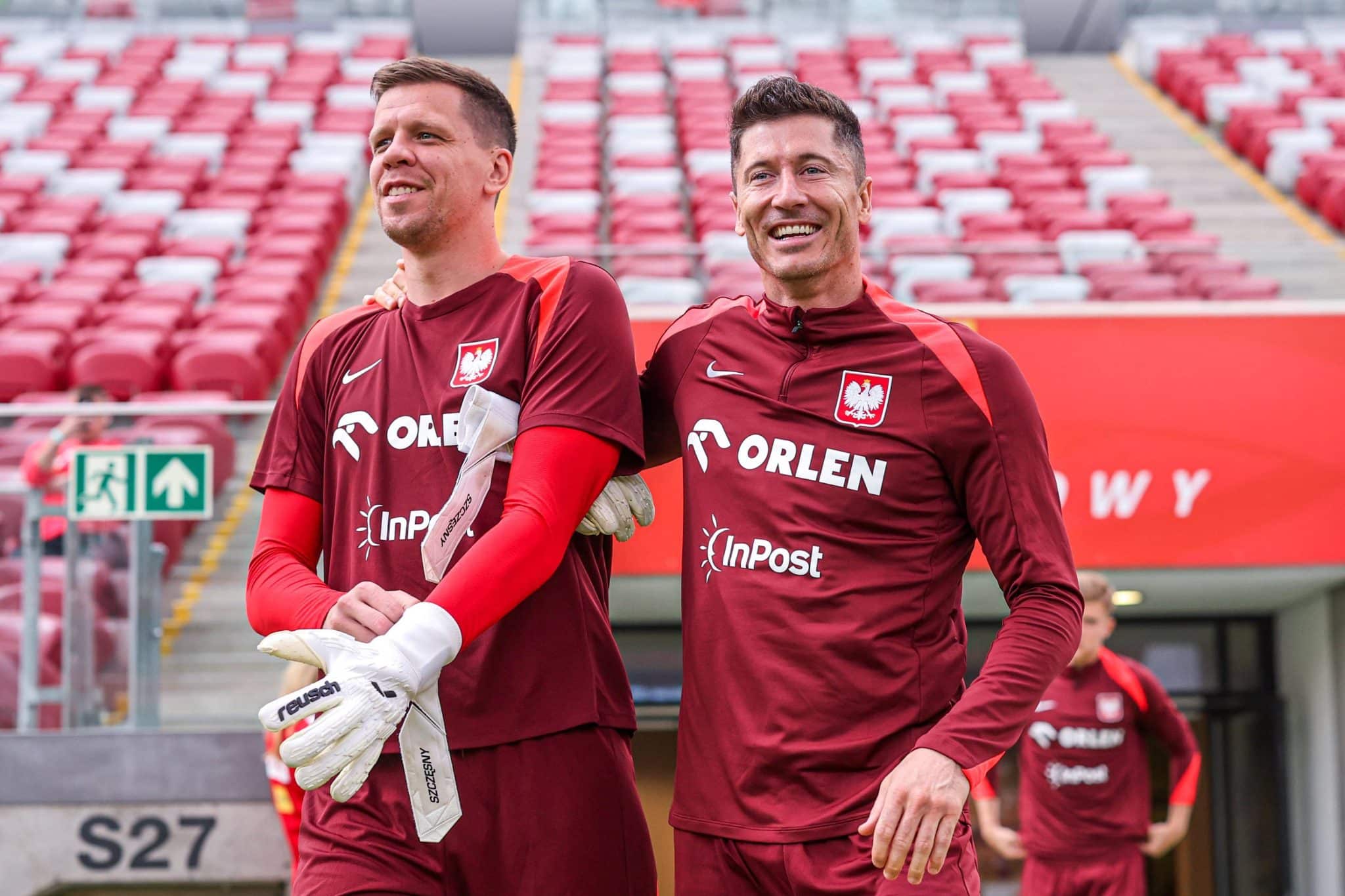 Foto: (Imago) - Wojciech Szczesny e Robert Lewandowski pela Pol&ocirc;nia