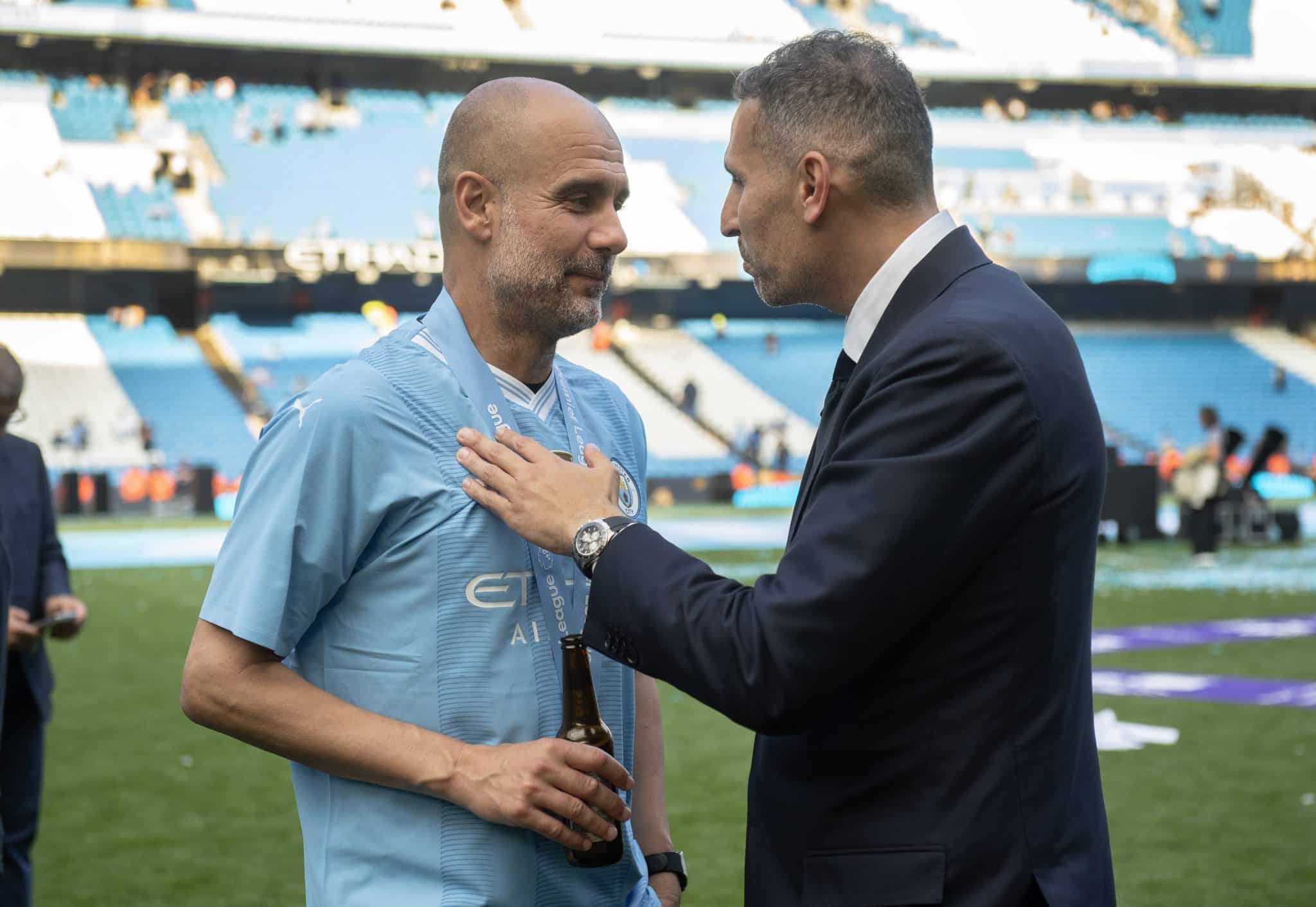 Foto: (Imago) - Pep Guardiola e Khaldoon Al Mubarak, presidente do Manchester City