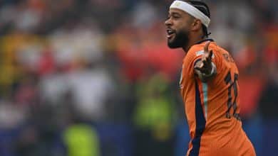 Corinthians usa estrat&eacute;gia &lsquo;anti-Balotelli&rsquo; para fechar com Depay