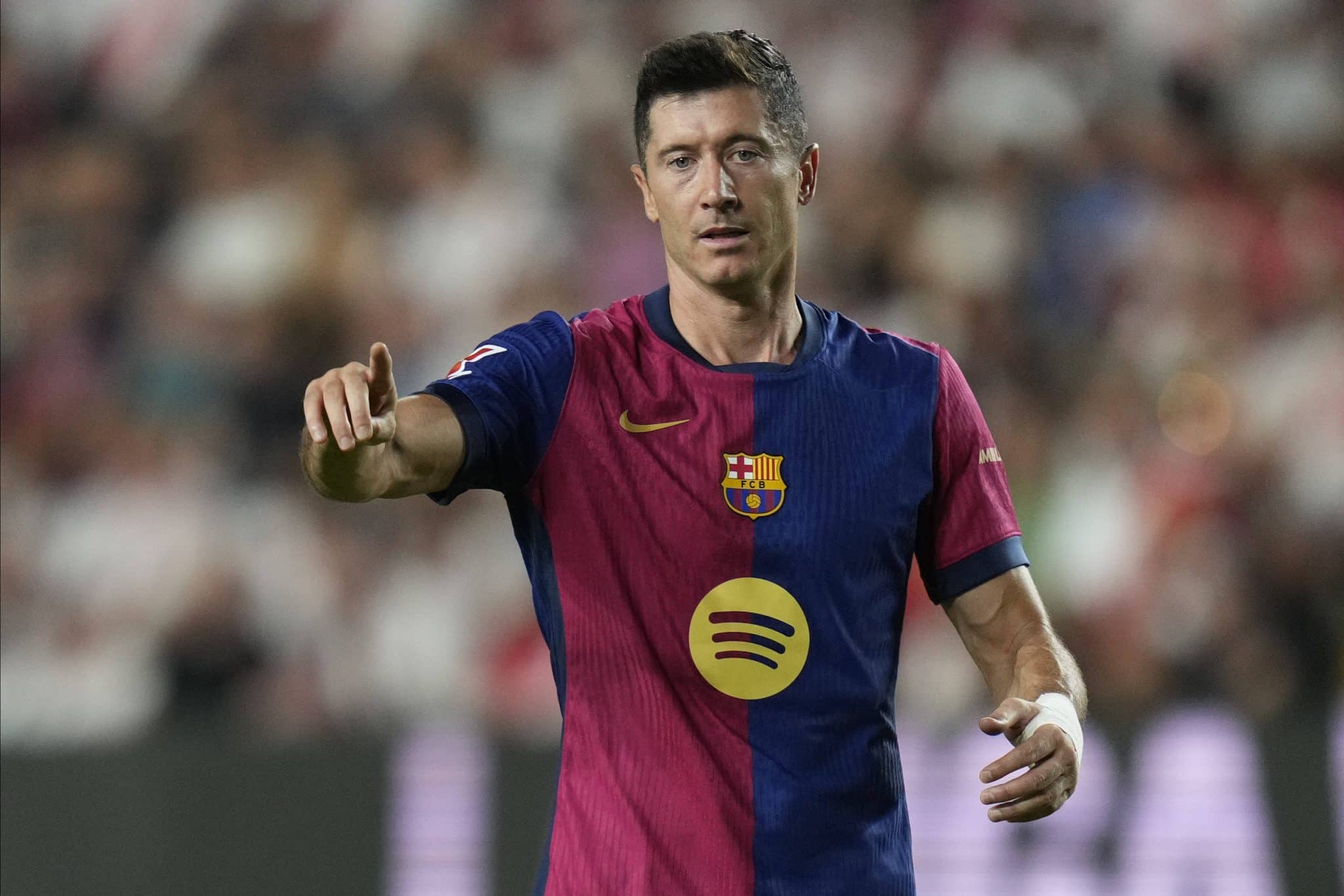 Lewandowski pode resolver problemas do Barcelona com contrata&ccedil;&atilde;o de goleiro