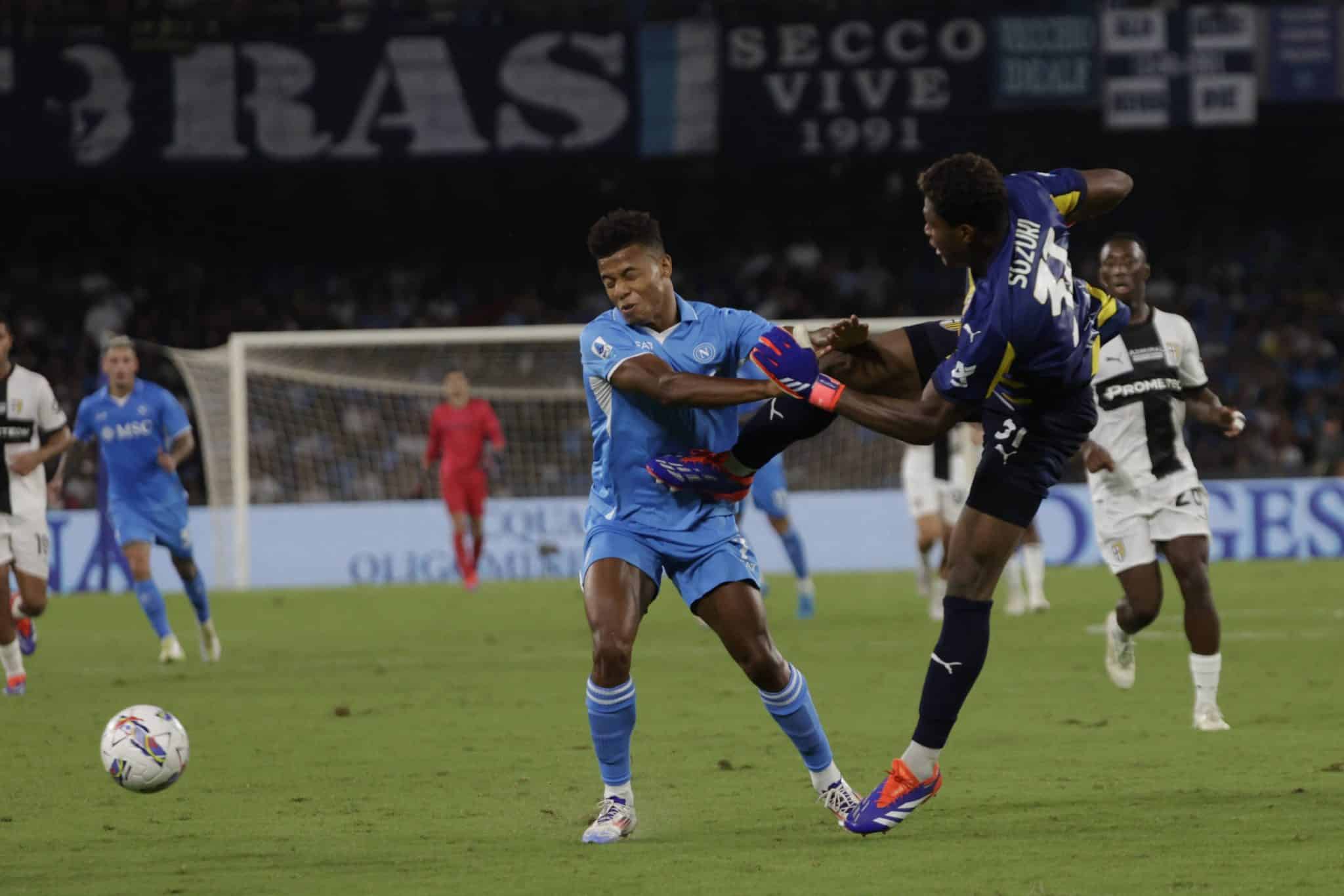 David Neres recebeu uma voadora do goleiro Zion Suzuki. Foto: Imago