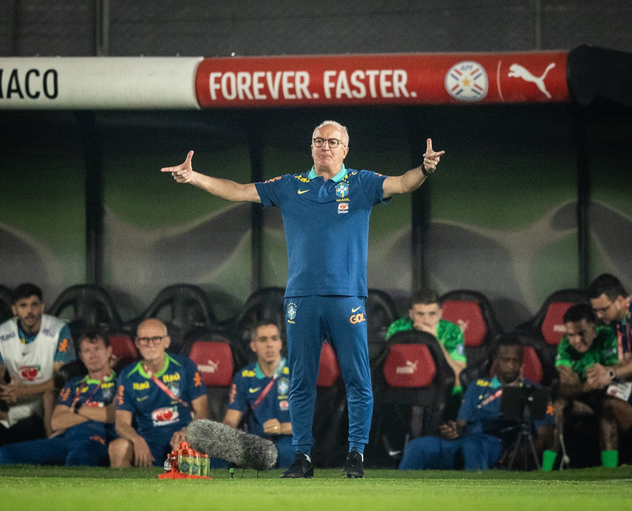 &lsquo;&Agrave; beira do abismo&rsquo;: imprensa internacional repercute vexame da Sele&ccedil;&atilde;o contra o Paraguai