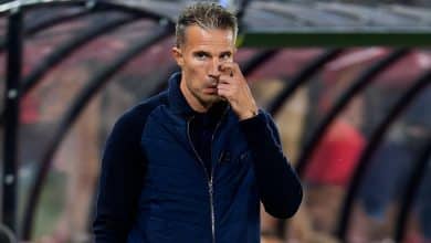 Van Persie dispensa cr&iacute;ticas ap&oacute;s perder por 9 a 1 na Holanda: &lsquo;&Eacute; nisso que acredito&rsquo;