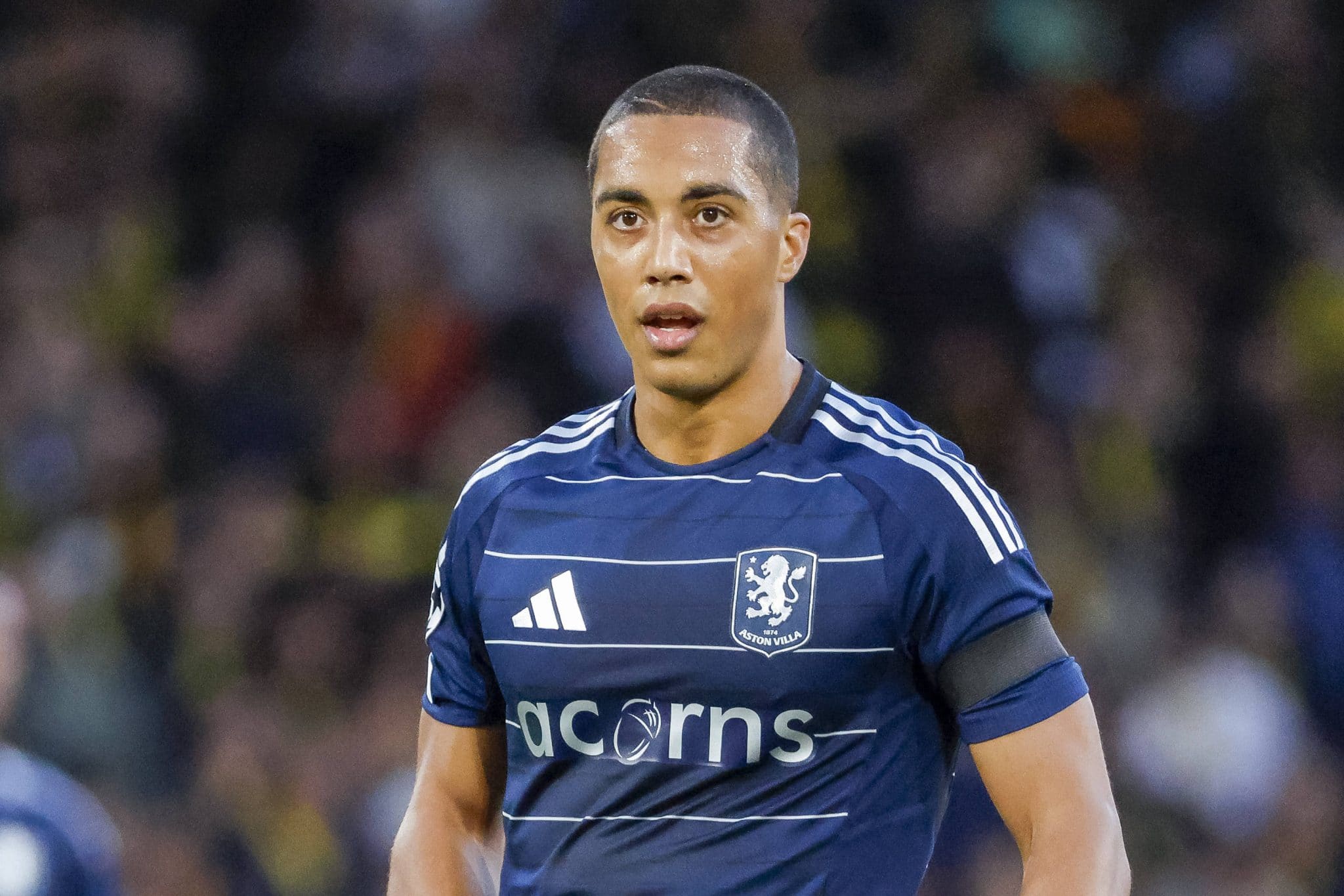 Aston Villa muda patroc&iacute;nio de camisa em jogo de estreia na Champions League. Foto: Imago