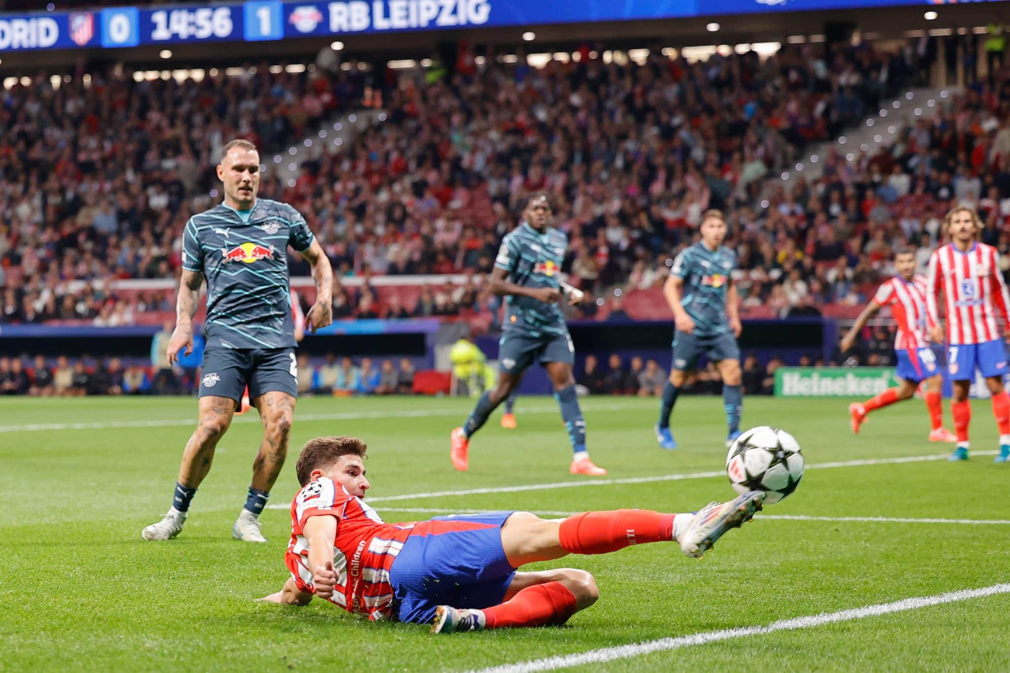 Juli&aacute;n &Aacute;lvarez em a&ccedil;&atilde;o pelo Atl&eacute;tico de Madrid