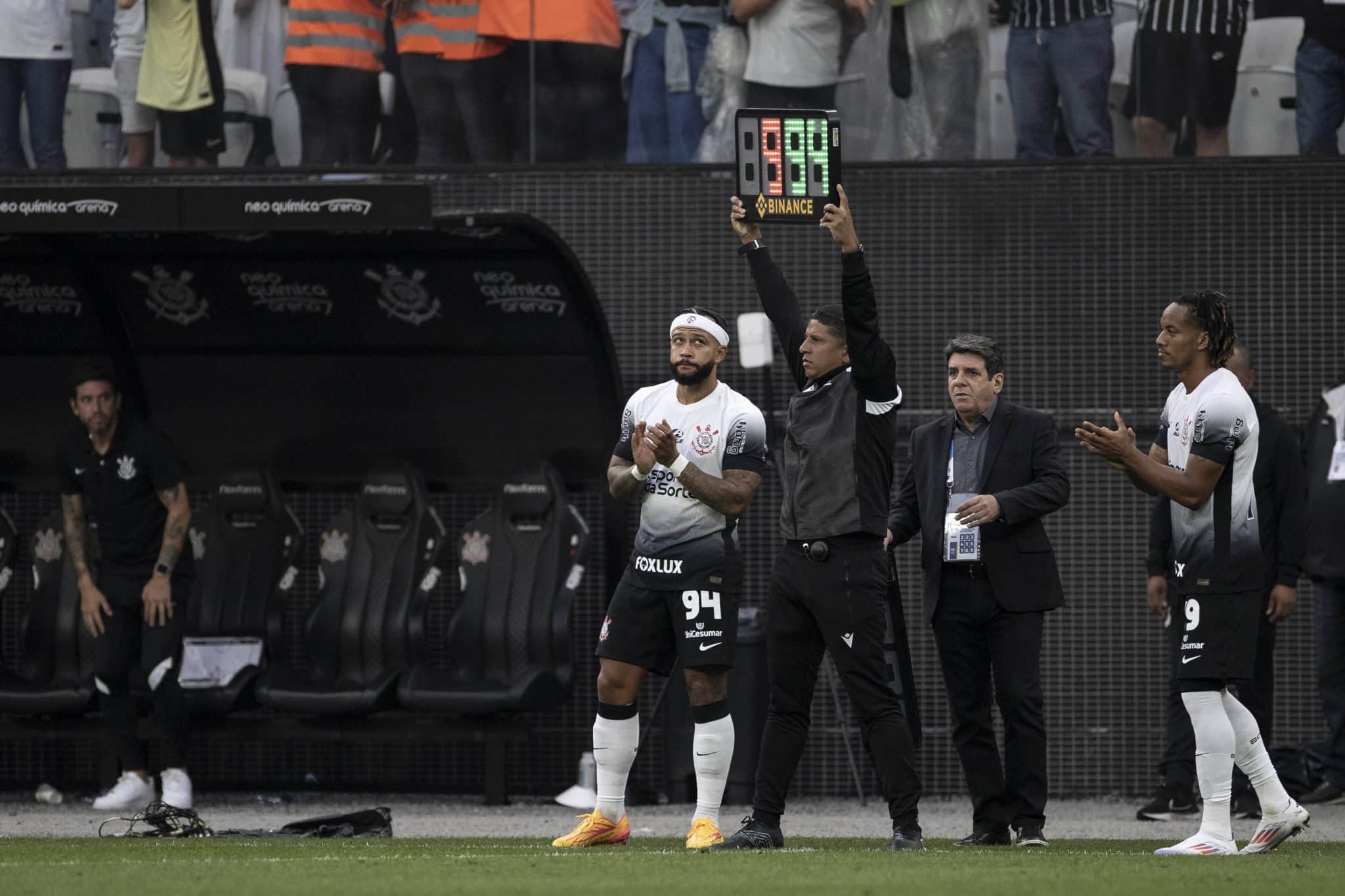 Memphis Depay - Corinthians x Atl&eacute;tico-GO - Brasileir&atilde;o 224