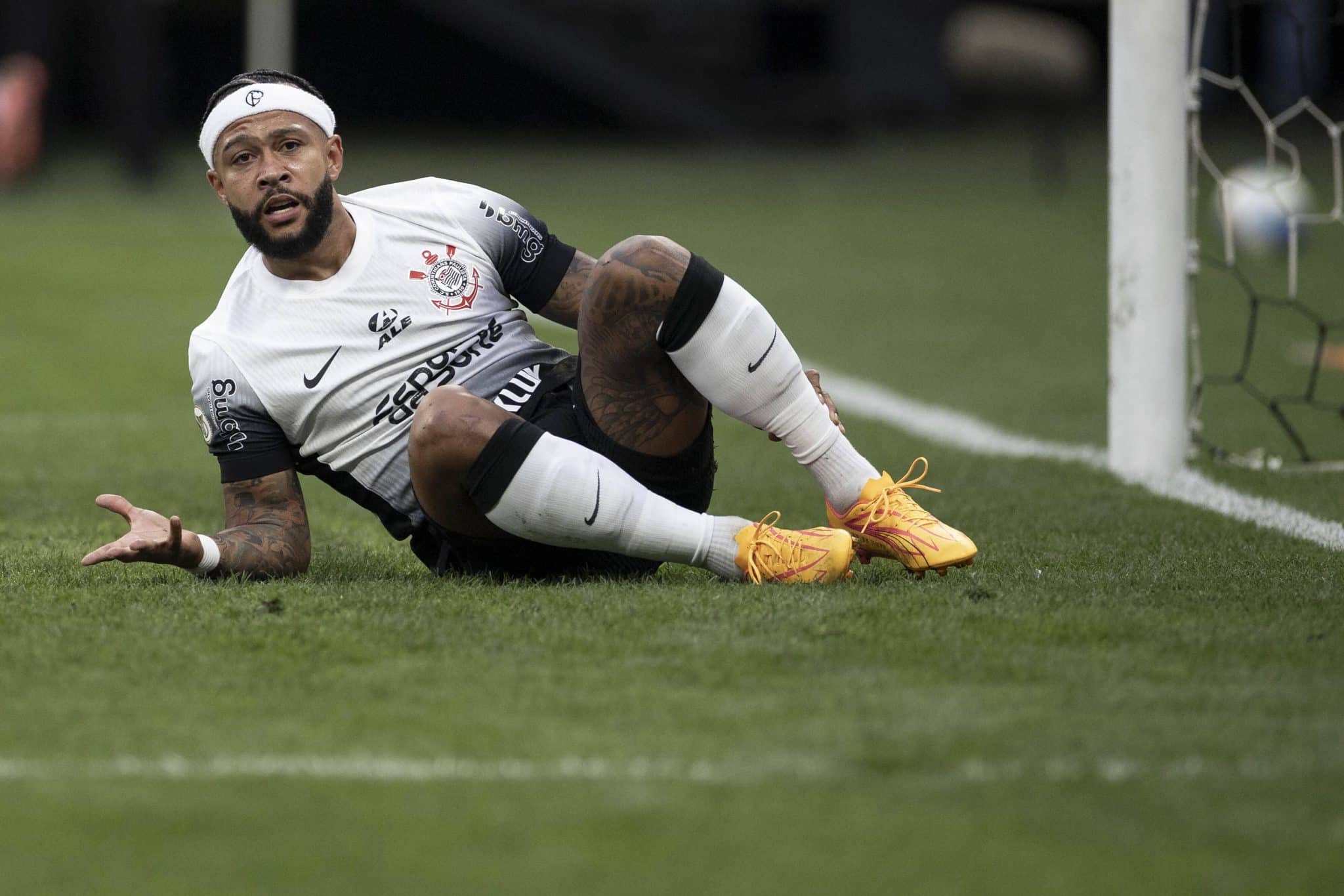 Memphis Depay - Corinthians 3 x 0 Atl&eacute;tico-GO - Brasileir&atilde;o 