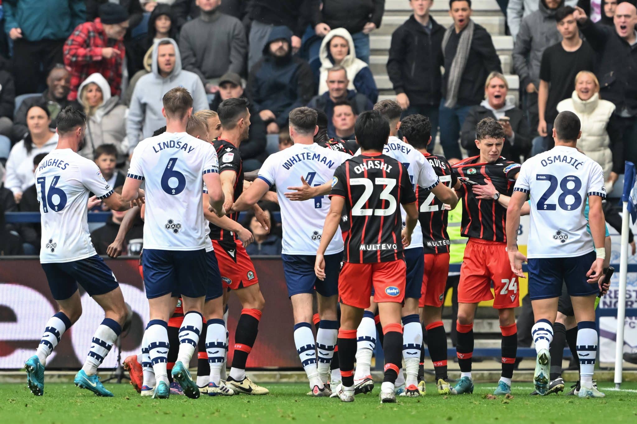Confus&atilde;o em Preston x Blackburn pela 6&ordf; rodada da Championship 2024/25. Foto: Imago