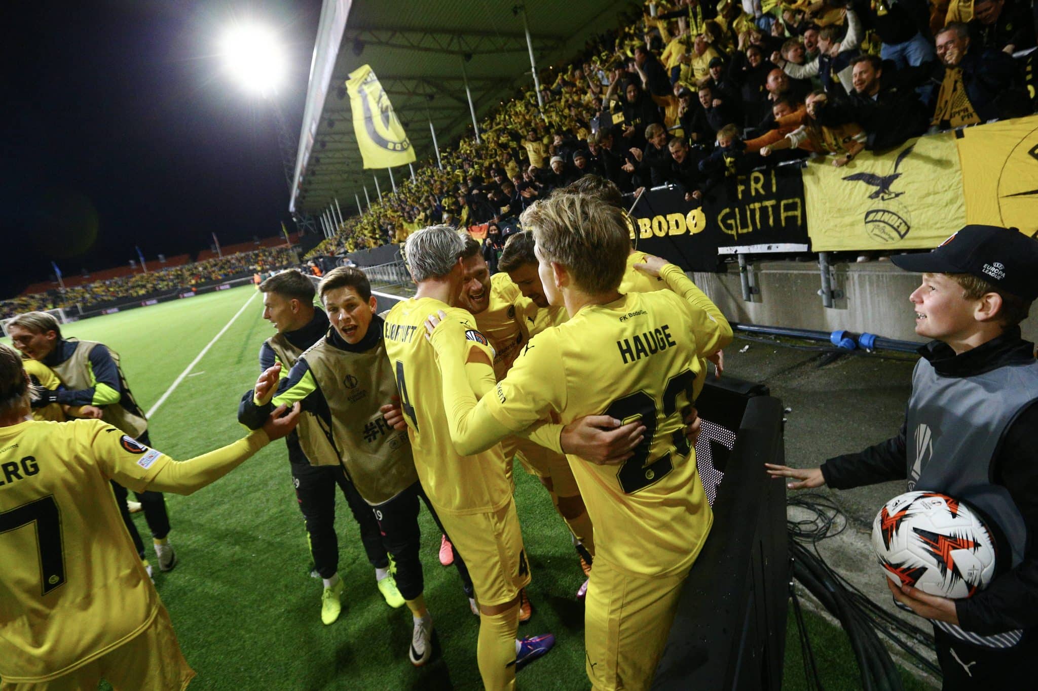 Jogadores do Bodo/Glimt comemoram vit&oacute;ria contra o Porto. Foto: Imago