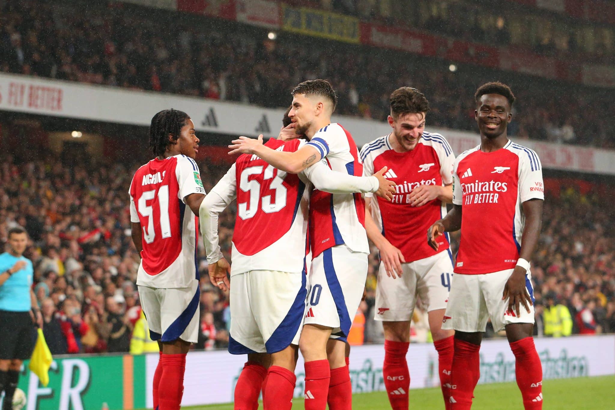 Jogadores do Arsenal celebram goleada sobre o Bolton