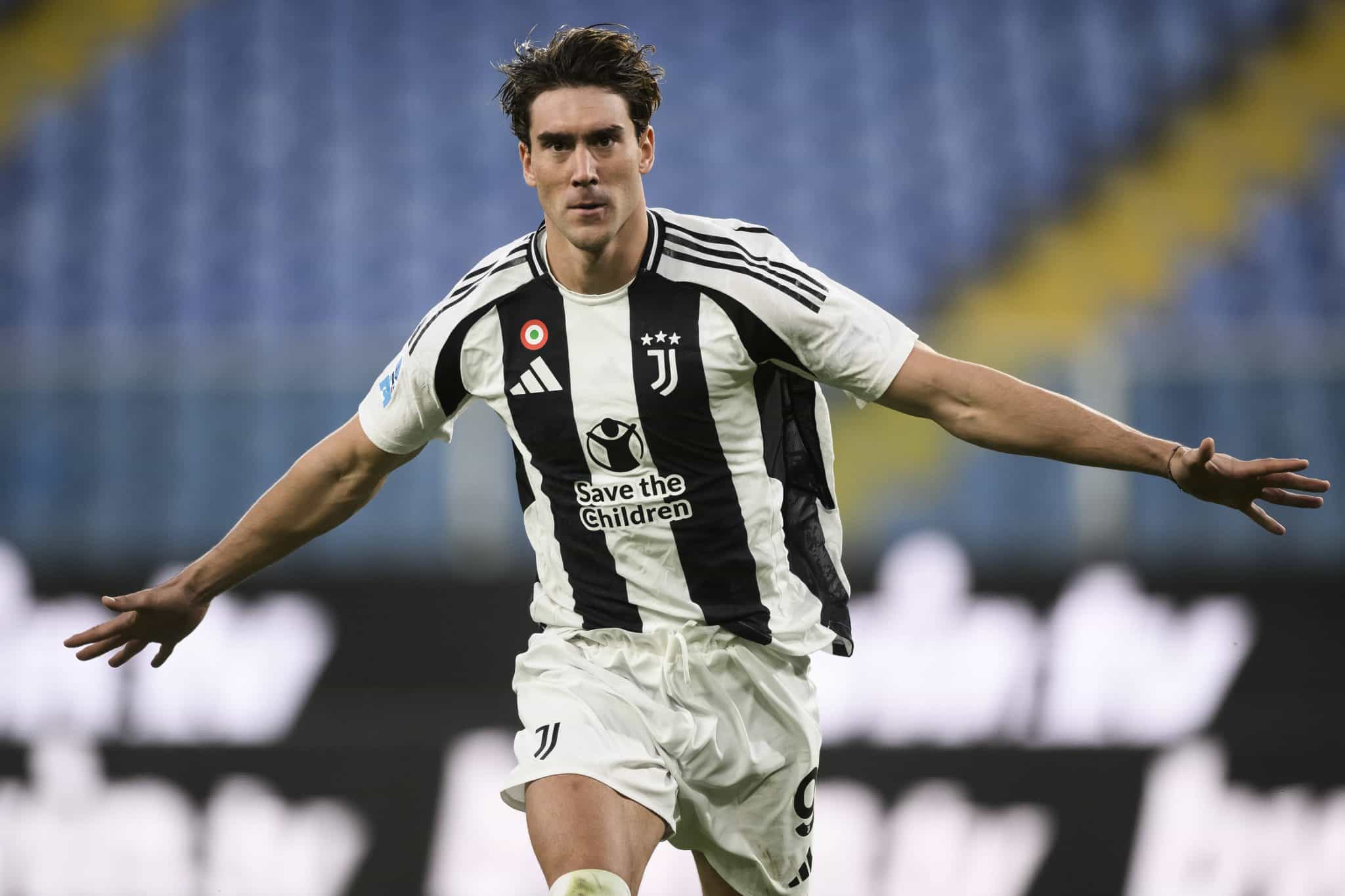 Vlahovic enfim desencanta na Juventus e salva Thiago Motta na Serie A