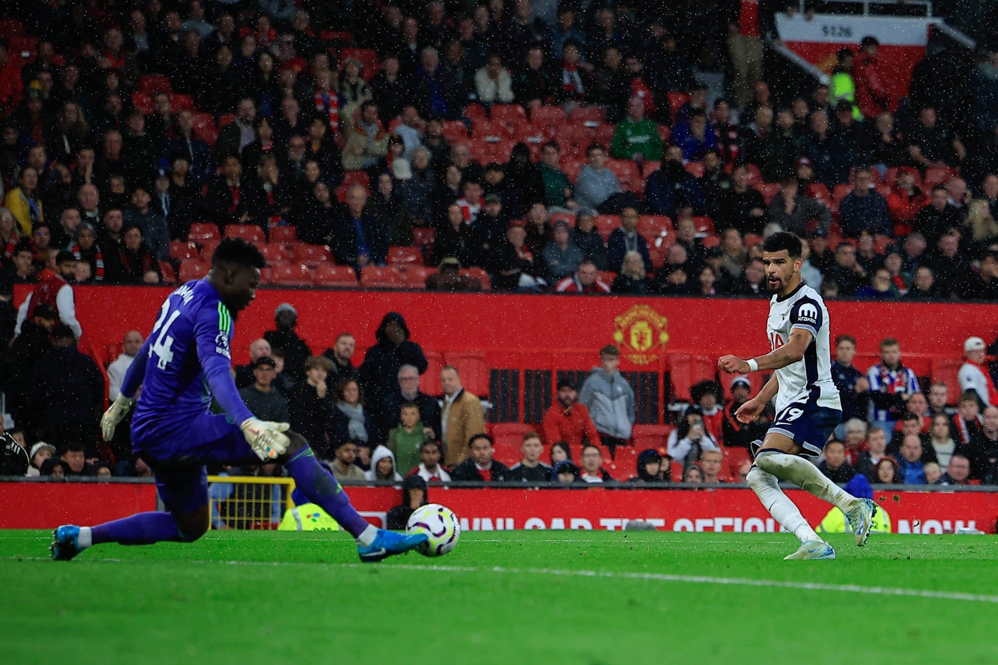 Onana evita gol do Tottenham. Foto: Imago