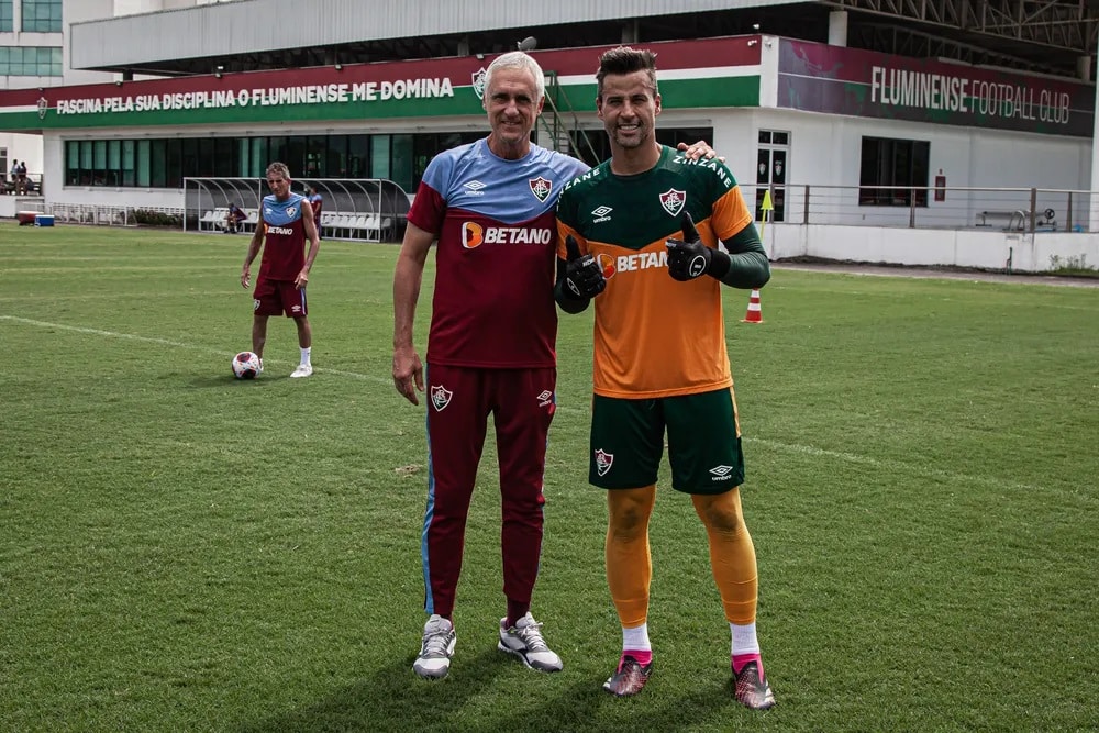 F&aacute;bio com Fl&aacute;vio T&ecirc;nius no Fluminense: goleiro e preparador se conheceram h&aacute; 24 anos - Foto: Marcelo Gon&ccedil;alves/FFC