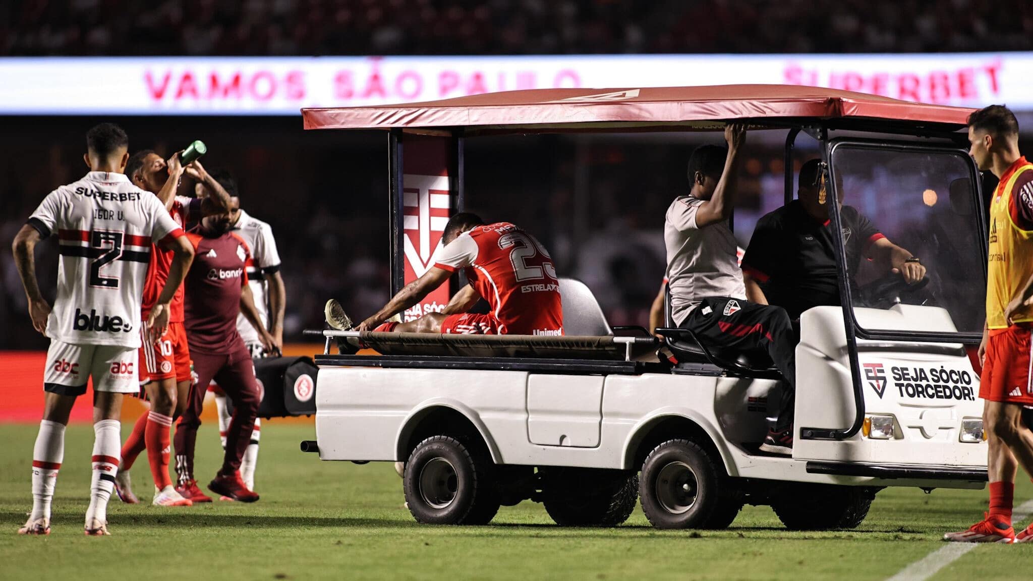 Mercado deixa MorumBIS de muletas e espanta companheiros do Internacional