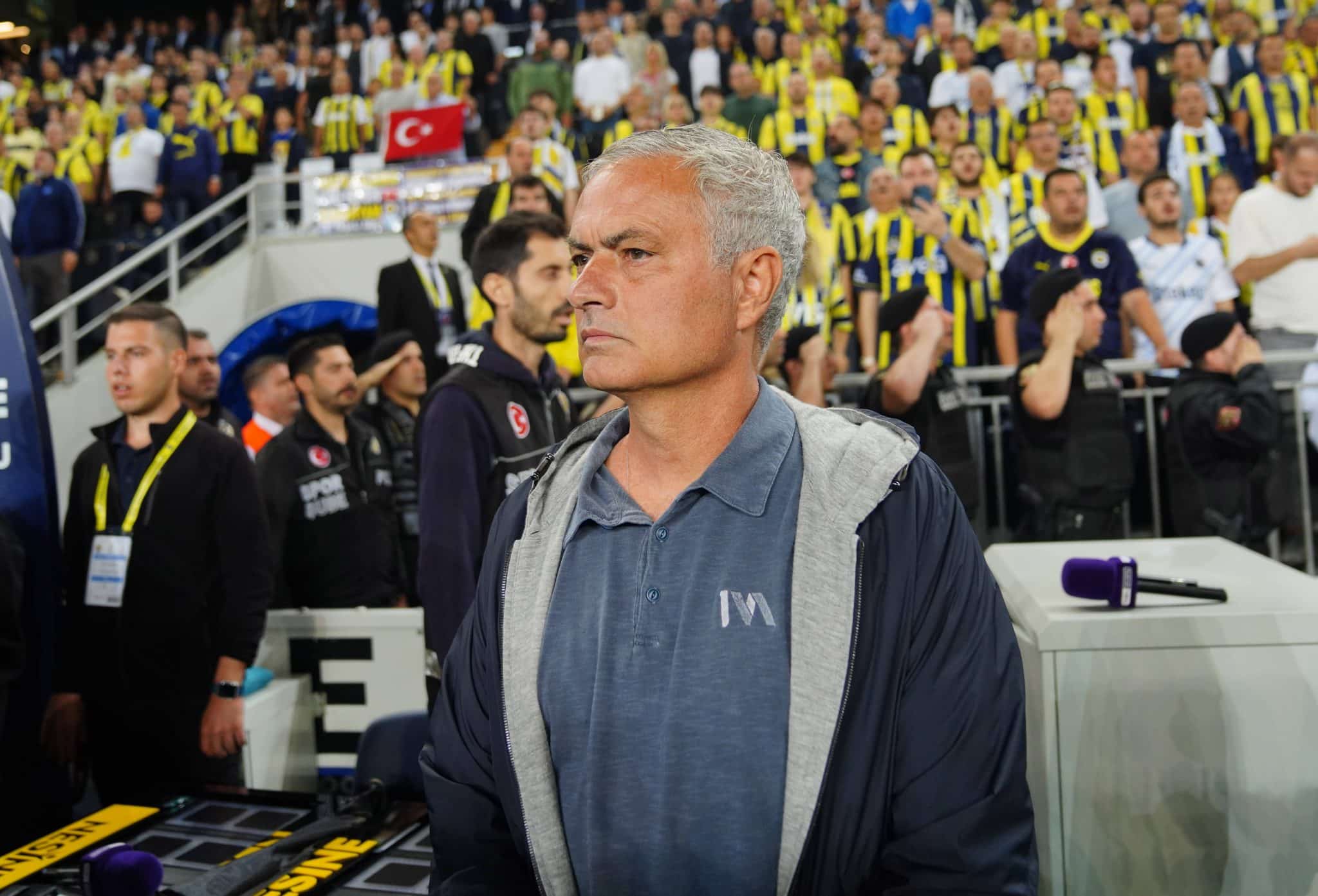 Ex-S&atilde;o Paulo e Osimhen estragam primeiro cl&aacute;ssico de Mourinho na Turquia